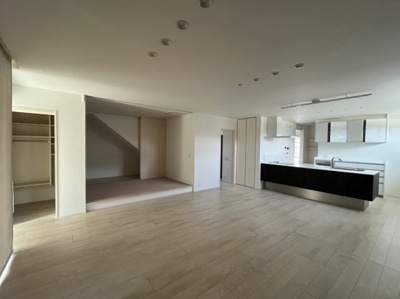 【居間・リビング】 | 亀賀1丁目　売家