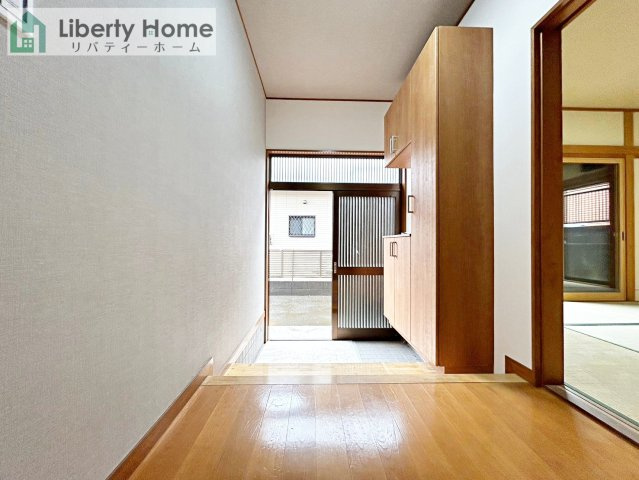 阿見町岡崎３丁目　中古戸建の玄関