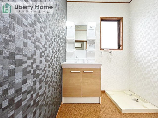 阿見町岡崎３丁目　中古戸建の独立洗面台