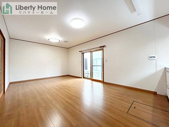 阿見町岡崎３丁目　中古戸建の居間・リビング