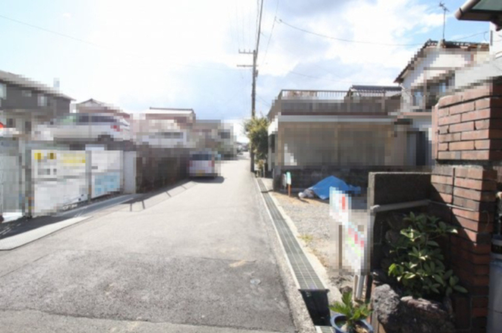 いの町枝川　中古戸建　（未入居物件）の前面道路含む現地写真