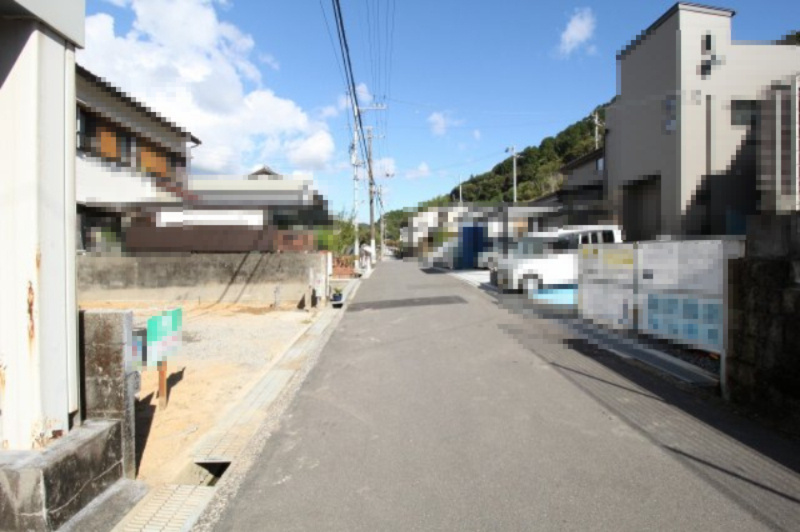 いの町枝川　中古戸建　（未入居物件）の前面道路含む現地写真
