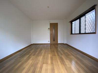 【居間・リビング】 | プリメール赤坂 | 別号室の写真になります。現況優先。