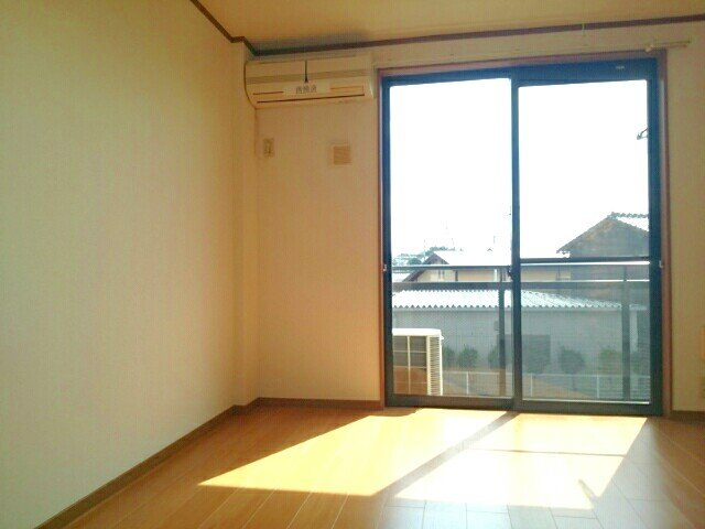 ルート３＆カーサⅡの居間・リビング|ゆったり過ごせるリビングです