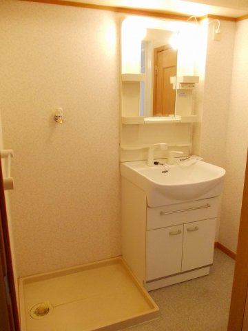 ラシーヌⅢ壱番館の洗面所|スペースが確保できる洗面所です