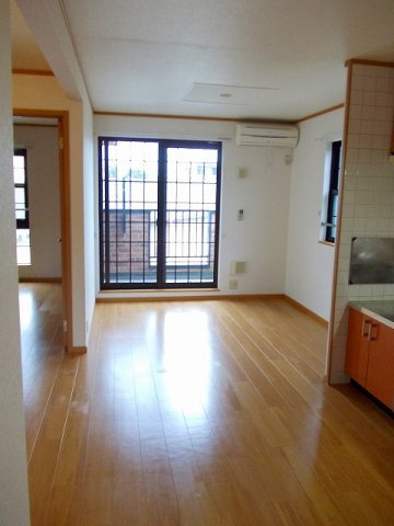 ラシーヌⅢ壱番館の居間・リビング|こちらの居間で趣味の時間をお楽しみください