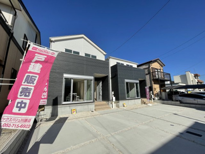 【外観】 | Terrechez　中川区八剱町1期　玉川小・昭和橋中　新築一戸建て | 撮影
社長の村田です！
自らプレイヤーとして営業しています
長年の経験と実績から皆様により良いマイホーム購入のご提案をいたします。
住宅ローンの不安や購入後の不安等何でもご相談ください。