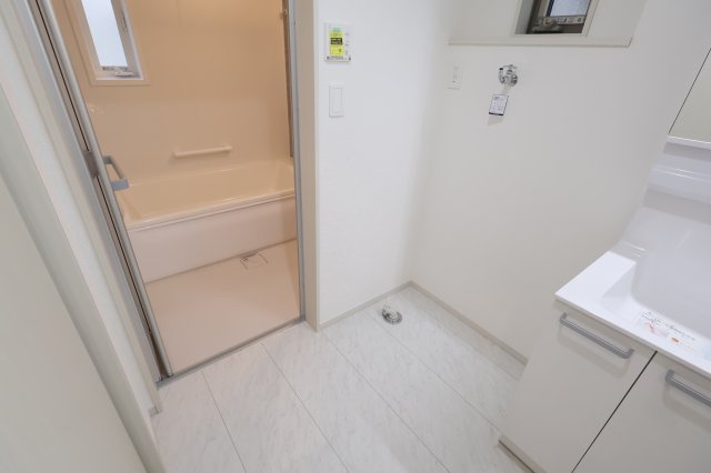 《仲介手数料無料》浦和区大東２丁目11-44新築一戸建ていろどりアイタウンのランドリースペース|撮影日 2025年10月16日 13:30 曇り