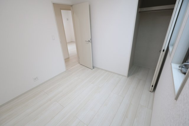 《仲介手数料無料》浦和区大東２丁目11-44新築一戸建ていろどりアイタウンの洋室|撮影日 2025年10月16日 13:30 曇り