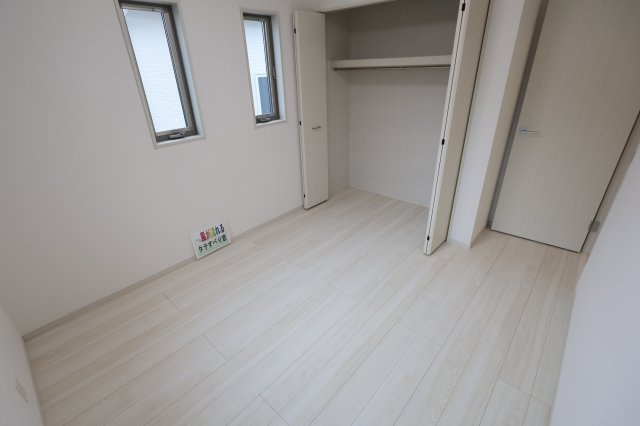 《仲介手数料無料》浦和区大東２丁目11-44新築一戸建ていろどりアイタウンの洋室|撮影日 2025年10月16日 13:30 曇り