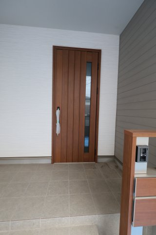 《仲介手数料無料》浦和区大東２丁目11-44新築一戸建ていろどりアイタウンの玄関|撮影日 2025年10月16日 13:30 曇り