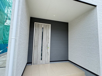 【エントランス】 | 三郷市上口１丁目新築戸建【彦成小学校：9分】 | エントランス・玄関ポーチ