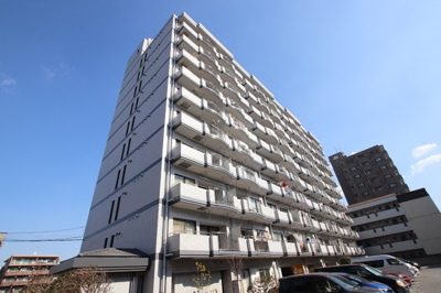 鉄骨鉄筋10階建てマンションです