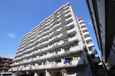 鉄骨鉄筋10階建てマンションです