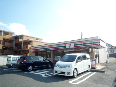 セブン-イレブン 横浜緑園１丁目店まで700ｍ