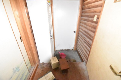 【玄関】 | 鹿屋市古江町　中古戸建・倉庫 | 居宅