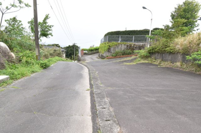 【前面道路含む現地写真】 | 鹿屋市古江町　中古戸建・倉庫