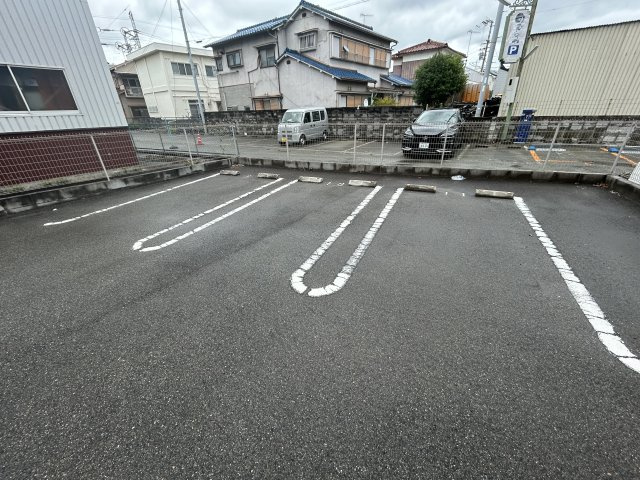 ローズコート明石の駐車場