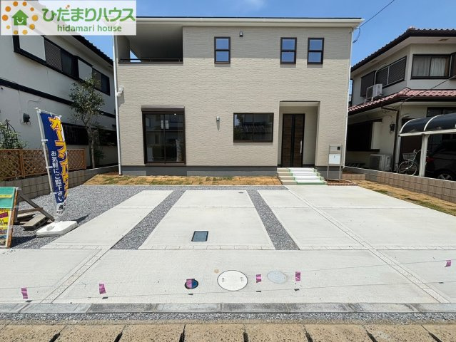 蓮田市桜台　新築一戸建て　リーブルガーデン　01の駐車場|ゆとりの駐車スペースで駐車が苦手な方も安心です(^^)/