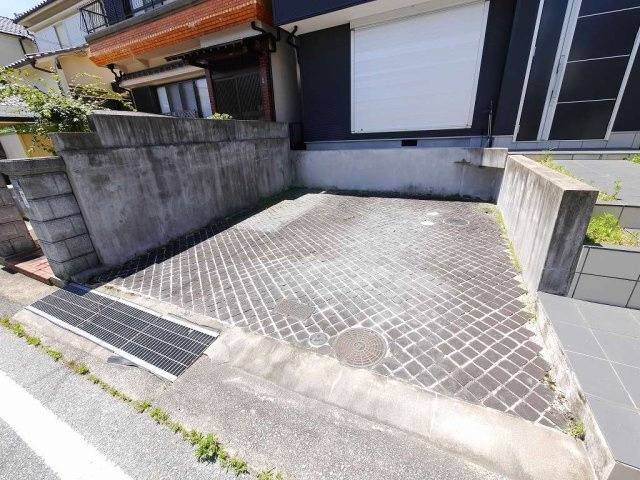 東大池１丁目中古戸建（黒）の駐車場|◇並列２台可能♪