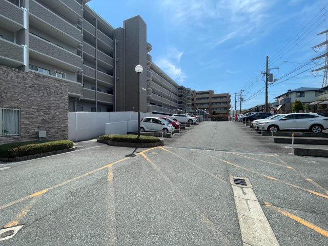 ◆敷地内駐車場１台無料◆ペット飼育可◆室内リフォーム済みの美室◆イングス精華台ローズアベニューの駐車場|駐車場