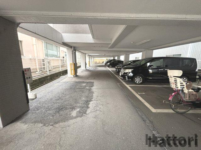 メゾンさつきの駐車場