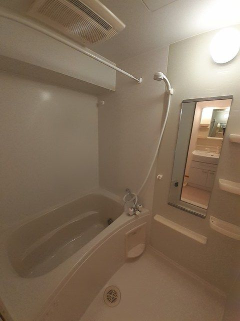 ハイエスト　クレディアの浴室