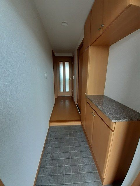 ハイエスト　クレディアの玄関