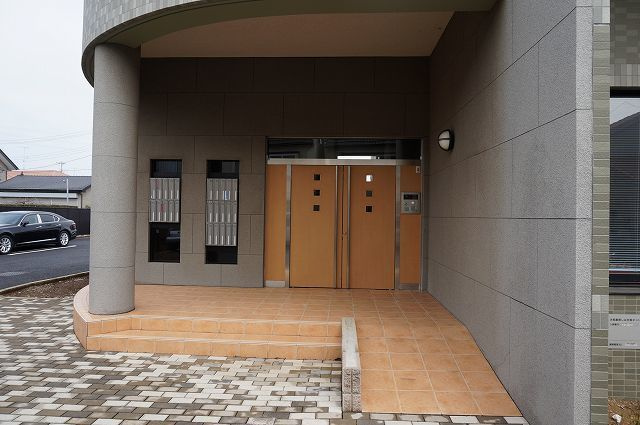 ハイエスト　クレディアのエントランス