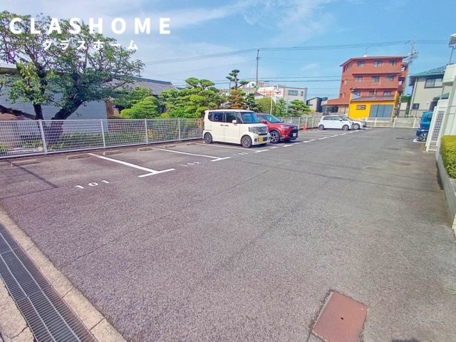 コンフォール・F　　　刈谷市近郊の賃貸はクラスホームの駐車場