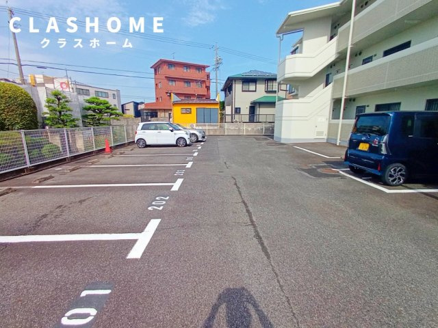コンフォール・F　　　刈谷市近郊の賃貸はクラスホームの駐車場