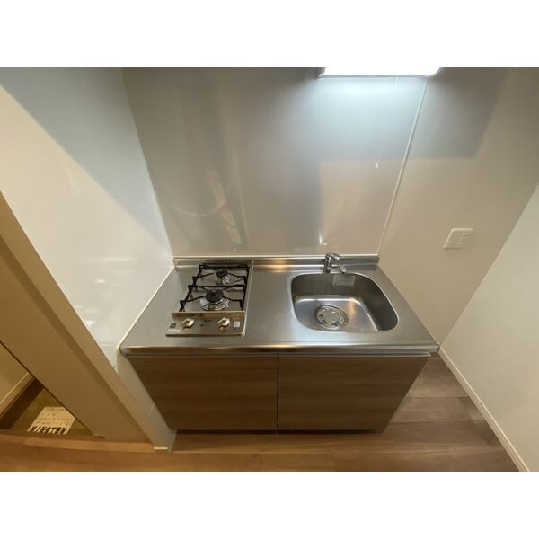 ALEGRIA寝屋川平池町のキッチン|同建物反転タイプの室内写真
