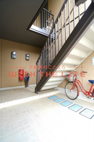 スリーゼ【キャッシュバック対象】のエントランス|清潔なエントランスです