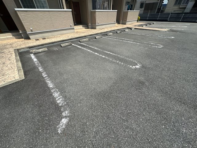 パレ　ドゥールＤの駐車場