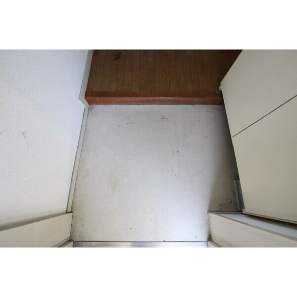 神戸市西区北別府４丁目の賃貸マンションの玄関