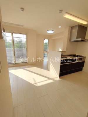 【居間・リビング】 | ル　ブレ | 別部屋写真です。