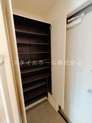 【玄関】 | ル　ブレ | 別部屋写真です。