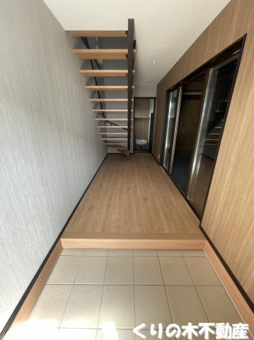 【玄関】 | R's GARAGE | 玄関です