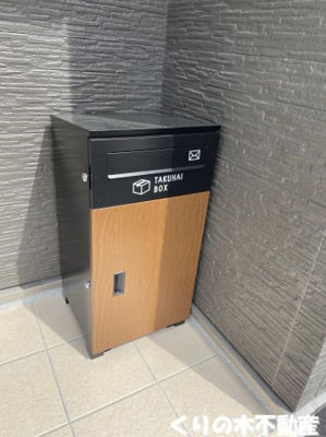 【設備】 | R's GARAGE | 宅配ボックス