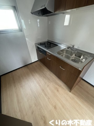 【キッチン】 | R's GARAGE | コンパクトなキッチンで掃除もラクラク