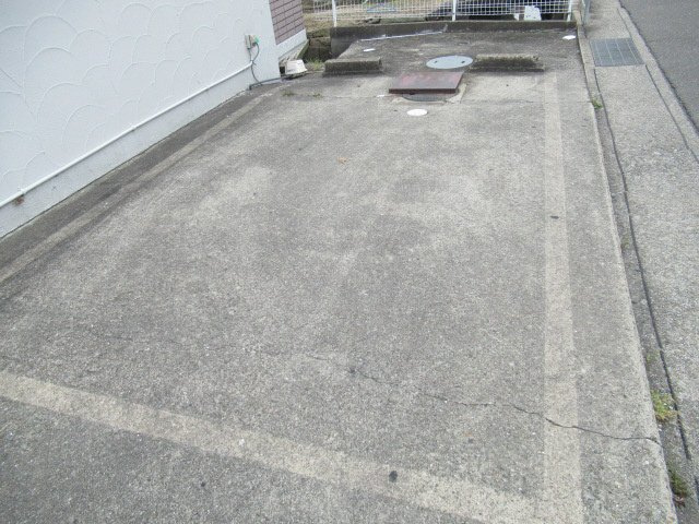 サン藤江の駐車場