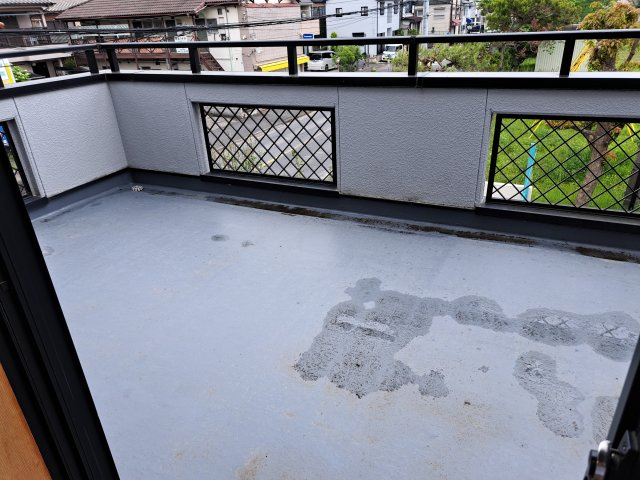 坂戸市伊豆の山町中古戸建のバルコニー|お子様のプールなどもでき便利なバルコニー。