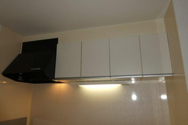 プラシードＡのキッチン|キッチン上収納
