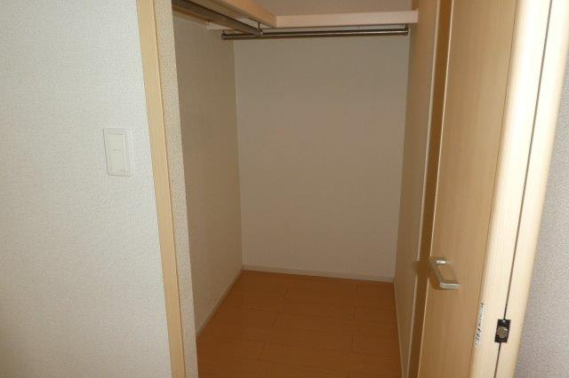 プラシードＡの収納|ウォークインクローゼット