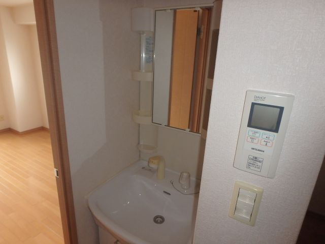 グランデージ長田東の独立洗面台