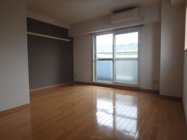グランデージ長田東の洋室