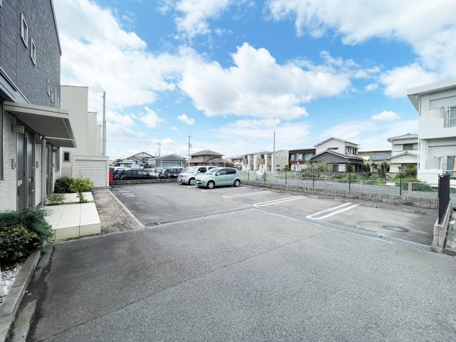 シャーメゾン城西　Ｃ棟の駐車場