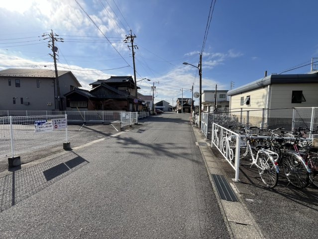 四日市市楠町南川 売土地 の前面道路含む現地写真