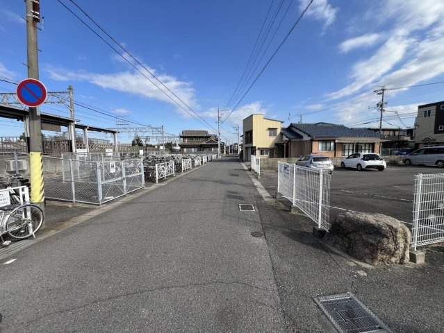 四日市市楠町南川 売土地 の前面道路含む現地写真