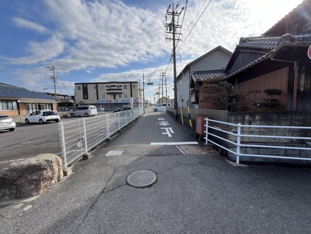 四日市市楠町南川 売土地 の前面道路含む現地写真